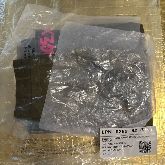 BNWT Savage x Fenty Tagged Forever Savage Legging Military Olive L - Picture 3 of 5